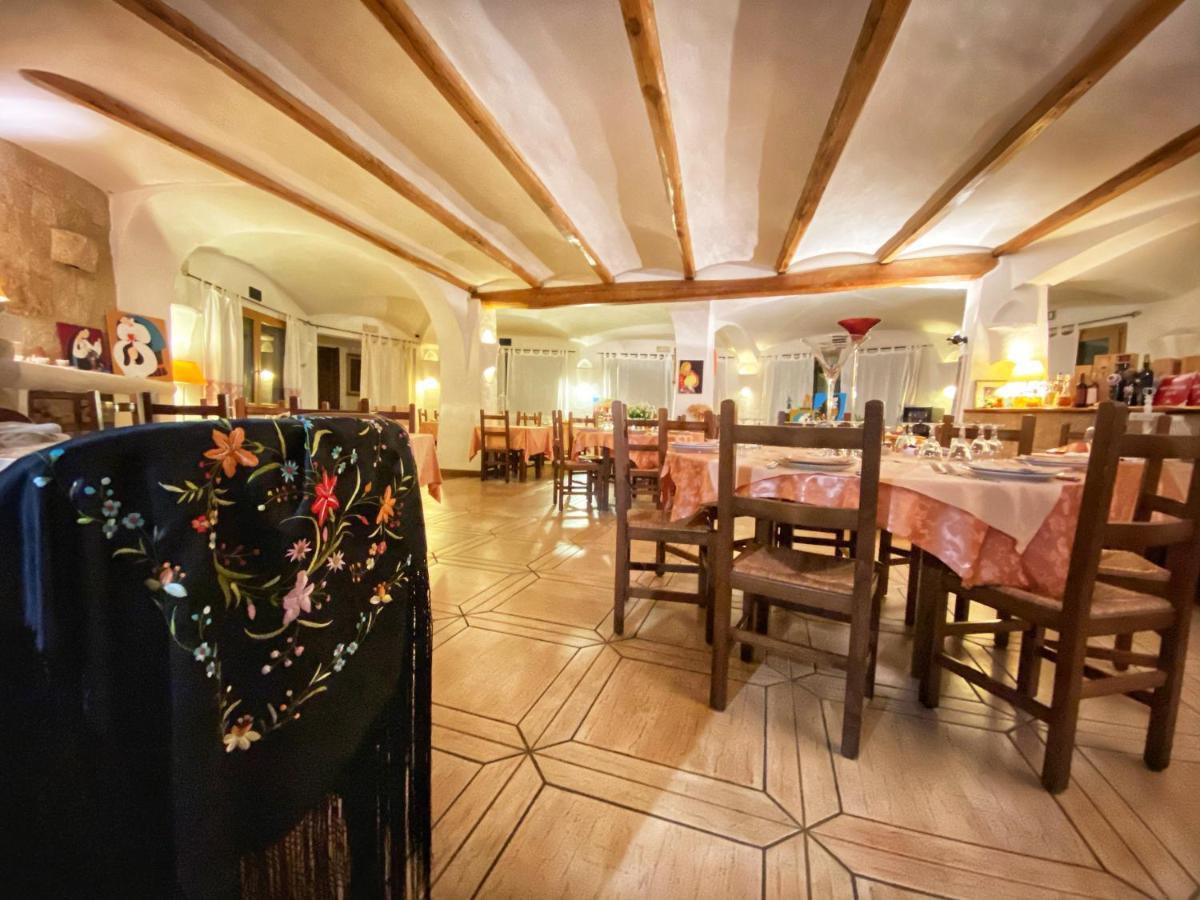 Locanda Tipica Sa Corte Oliena Eksteriør billede