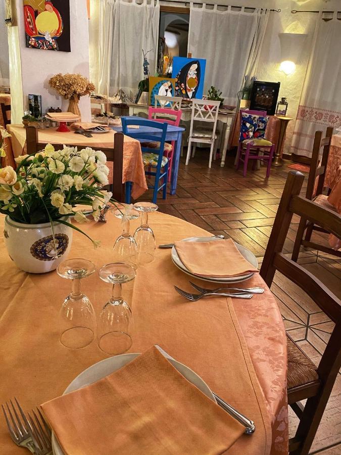 Locanda Tipica Sa Corte Oliena Eksteriør billede