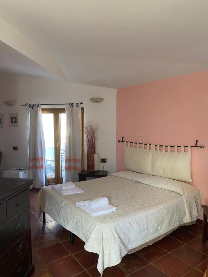 Locanda Tipica Sa Corte Oliena Eksteriør billede