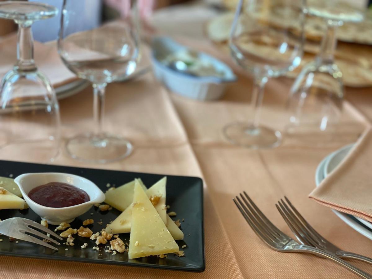 Locanda Tipica Sa Corte Oliena Eksteriør billede