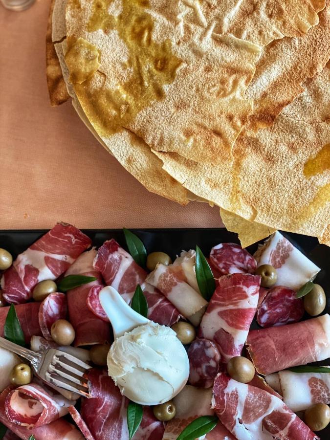 Locanda Tipica Sa Corte Oliena Eksteriør billede
