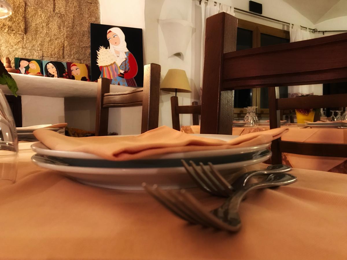 Locanda Tipica Sa Corte Oliena Eksteriør billede
