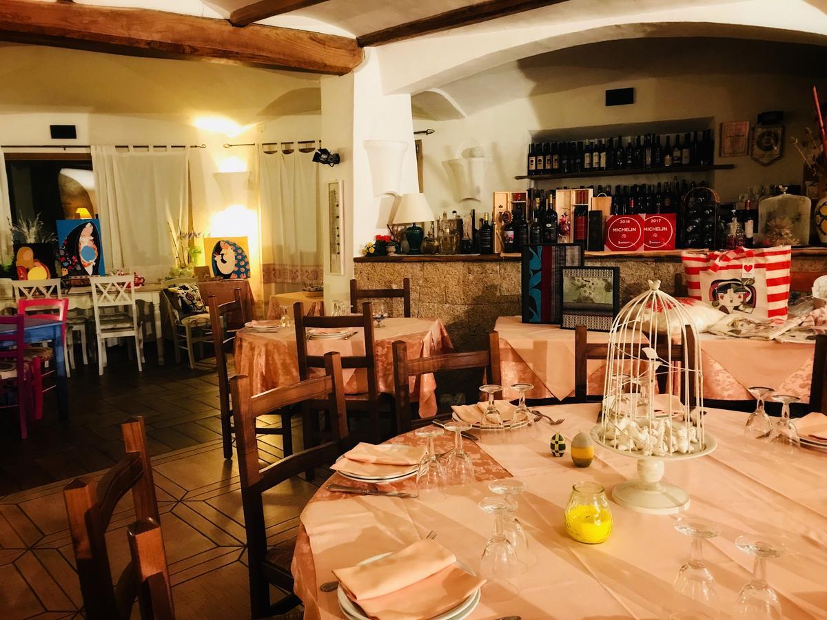 Locanda Tipica Sa Corte Oliena Eksteriør billede